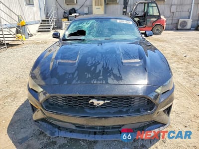 Piąte zdjęcie samochodu w środku: 2020 FORD MUSTANG VIN:1FATP8UH1L5137419 - miniatura