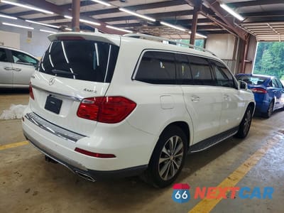 Trzecie zdjęcie samochodu z tyłu: 2016 MERCEDES-BENZ GL 450 4MATIC VIN:4JGDF6EE8GA640223 - miniatura