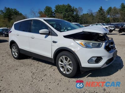 Czwarte zdjęcie samochodu z boku: 2017 FORD ESCAPE SE VIN:1FMCU9G95HUB72180 - miniatura
