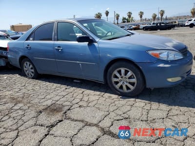 Czwarte zdjęcie samochodu z boku: 2004 TOYOTA CAMRY XLE V6 VIN:JTDBF32K140152981 - miniatura