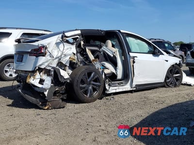 Trzecie zdjęcie samochodu z tyłu: 2026 TESLA MODEL X VIN:7SAXCDE57TF480340 - miniatura