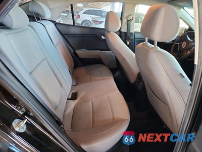 Zdjęcie 10 z 13 samochodu: 2019 KIA RIO S VIN:3KPA24ABXKE215806 - miniatura