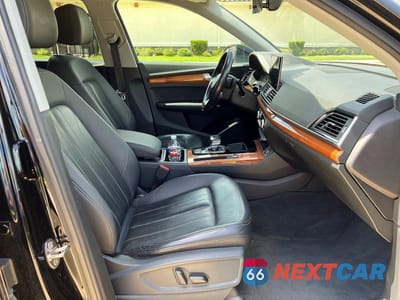 Piąte zdjęcie samochodu w środku: 2021 AUDI Q5 PREMIUM VIN:WA1AAAFY8M2003513 - miniatura
