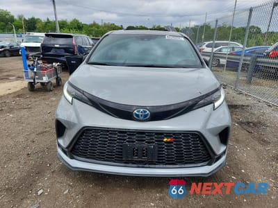 Piąte zdjęcie samochodu w środku: 2025 TOYOTA SIENNA XSE VIN:5TDDSKFC0SS171081 - miniatura