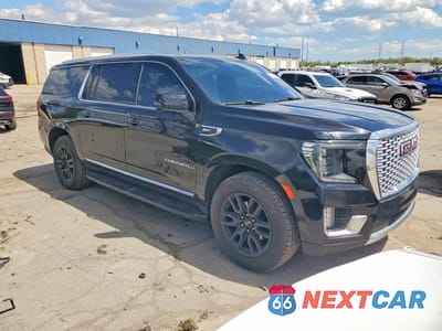 Czwarte zdjęcie samochodu z boku: 2021 GMC YUKON XL DENALI VIN:1GKS2JKL4MR461577 - miniatura