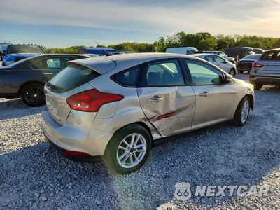Trzecie zdjęcie samochodu z tyłu: 2017 FORD FOCUS SE VIN:1FADP3K21HL318335 - miniatura