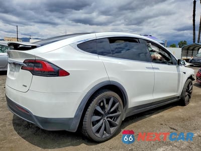 Trzecie zdjęcie samochodu z tyłu: 2018 TESLA MODEL X VIN:5YJXCBE26JF137362 - miniatura