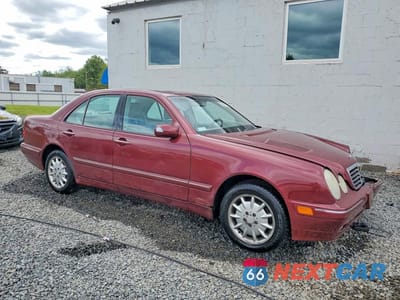 Czwarte zdjęcie samochodu z boku: 2002 MERCEDES-BENZ E 320 4MATIC VIN:WDBJF82JX2X064403 - miniatura