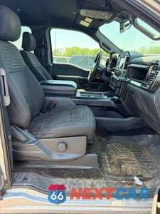 Piąte zdjęcie samochodu w środku: 2021 FORD F150 SUPER CAB VIN:1FTEX1EP3MFC90380 - miniatura