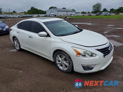 Czwarte zdjęcie samochodu z boku: 2014 NISSAN ALTIMA 2.5 SV VIN:1N4AL3AP0EN244384 - miniatura