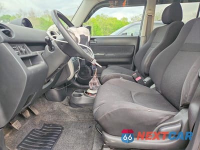 Zdjęcie 6 z 13 samochodu: 2006 TOYOTA SCION XB VIN:JTLKT334364053801 - miniatura