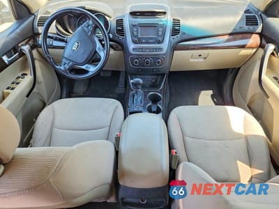Zdjęcie 8 z 13 samochodu: 2014 KIA SORENTO LX VIN:5XYKTCA67EG506088 - miniatura