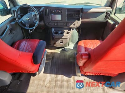 Zdjęcie 8 z 14 samochodu: 2018 CHEVROLET EXPRESS G2500 VIN:1GCWGAFGXJ1911674 - miniatura