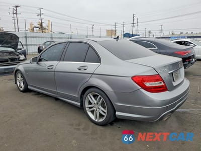 Drugie zdjęcie samochodu z przodu: 2012 MERCEDES-BENZ C 250 VIN:WDDGF4HBXCA615833 - miniatura