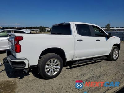 Trzecie zdjęcie samochodu z tyłu: 2021 CHEVROLET SILVERADO C1500 CUSTOM VIN:1GCPWBEK4MZ232153 - miniatura