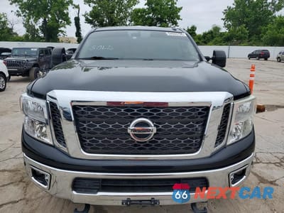 Piąte zdjęcie samochodu w środku: 2017 NISSAN TITAN XD SV VIN:1N6BA1F47HN521802 - miniatura