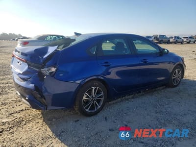 Trzecie zdjęcie samochodu z tyłu: 2023 KIA FORTE LXS VIN:3KPF24AD8PE555826 - miniatura