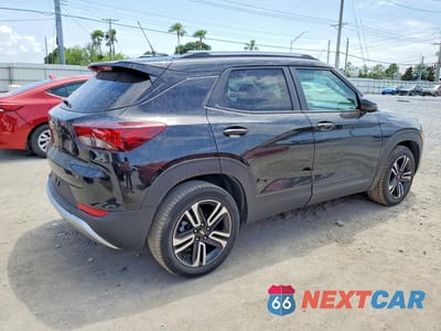 Trzecie zdjęcie samochodu z tyłu: 2023 CHEVROLET TRAILBLAZER LT VIN:KL79MPSL8PB171540 - miniatura