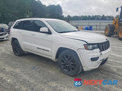 Czwarte zdjęcie samochodu z boku: 2019 JEEP GRAND CHEROKEE LAREDO VIN:1C4RJEAG9KC626046 - miniatura