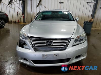 Piąte zdjęcie samochodu w środku: 2010 LEXUS LS 460 VIN:JTHCL5EF6A5005527 - miniatura