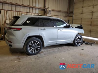 Trzecie zdjęcie samochodu z tyłu: 2022 JEEP GRAND CHEROKEE OVERLAND VIN:1C4RJHDG3N8591038 - miniatura