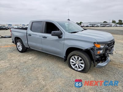 Czwarte zdjęcie samochodu z boku: 2025 CHEVROLET SILVERADO C1500 CUSTOM VIN:3GCPABEK5SG127150 - miniatura