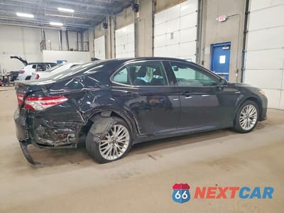 Trzecie zdjęcie samochodu z tyłu: 2020 TOYOTA CAMRY XLE VIN:4T1F31AKXLU012334 - miniatura