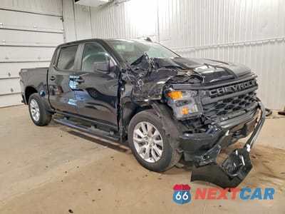 Czwarte zdjęcie samochodu z boku: 2022 CHEVROLET SILVERADO K1500 CUSTOM VIN:1GCPDBEK9NZ545321 - miniatura
