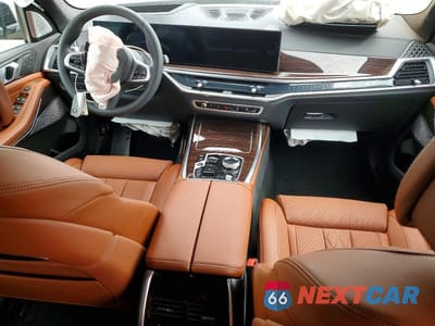 Zdjęcie 8 z 13 samochodu: 2027 BMW X7 XDRIVE40I VIN:5UX23EM06V9439762 - miniatura