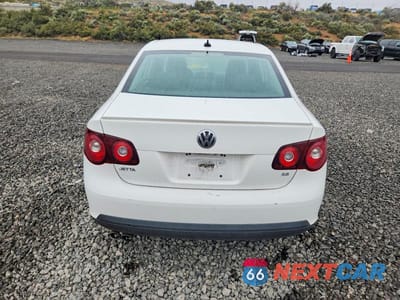 Zdjęcie 6 z 12 samochodu: 2010 VOLKSWAGEN JETTA SE VIN:3VWRZ7AJ5AM049607 - miniatura