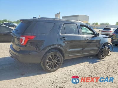 Trzecie zdjęcie samochodu z tyłu: 2017 FORD EXPLORER XLT VIN:1FM5K8D86HGD98053 - miniatura