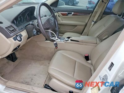 Zdjęcie 7 z 12 samochodu: 2010 MERCEDES-BENZ C 300 VIN:WDDGF5EB0AR111980 - miniatura