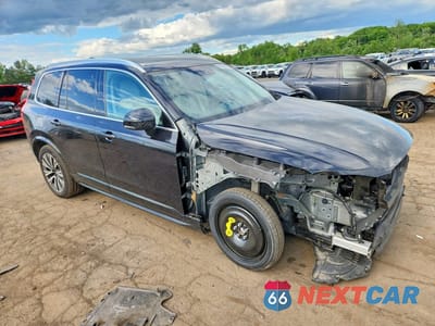 Czwarte zdjęcie samochodu z boku: 2021 VOLVO XC90 T6 MOMENTUM VIN:YV4A221K8M1745683 - miniatura