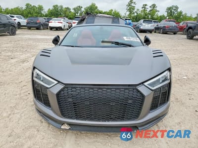 Piąte zdjęcie samochodu w środku: 2017 AUDI R8 SPYDER VIN:WUAVACFX8H7904676 - miniatura