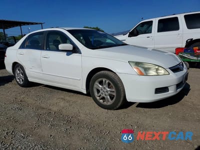 Czwarte zdjęcie samochodu z boku: 2006 HONDA ACCORD SE VIN:1HGCM56336A026872 - miniatura