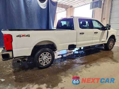 Trzecie zdjęcie samochodu z tyłu: 2025 FORD F350 SUPER DUTY VIN:1FT8W3BT4SED73428 - miniatura