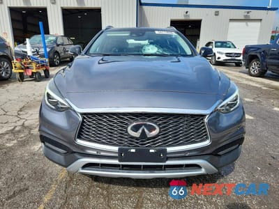 Piąte zdjęcie samochodu w środku: 2017 INFINITI QX30 PREMIUM VIN:SJKCH5CR2HA038961 - miniatura