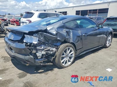 Trzecie zdjęcie samochodu z tyłu: 2026 FORD MUSTANG GT VIN:1FA6P8CF1T5407729 - miniatura