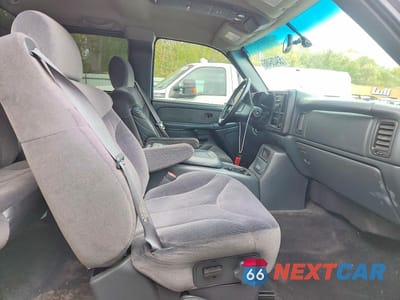 Piąte zdjęcie samochodu w środku: 2002 GMC SIERRA K2500 HEAVY DUTY VIN:1GTHK29U52E237104 - miniatura
