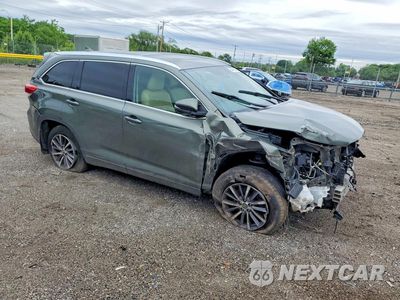 Czwarte zdjęcie samochodu z boku: 2018 TOYOTA HIGHLANDER XLE VIN:5TDJZRFH3JS823323 - miniatura