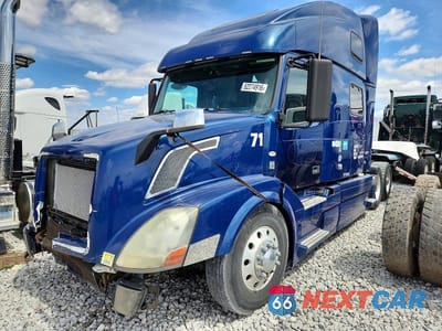 Drugie zdjęcie samochodu z przodu: 2012 VOLVO VN VNL VIN:4V4NC9EJ1CN543498 - miniatura