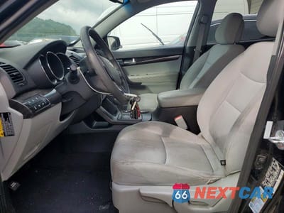 Zdjęcie 7 z 13 samochodu: 2013 KIA SORENTO LX VIN:5XYKTDA23DG334739 - miniatura