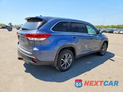 Trzecie zdjęcie samochodu z tyłu: 2017 TOYOTA HIGHLANDER HYBRID XLE VIN:5TDJGRFH0HS032148 - miniatura