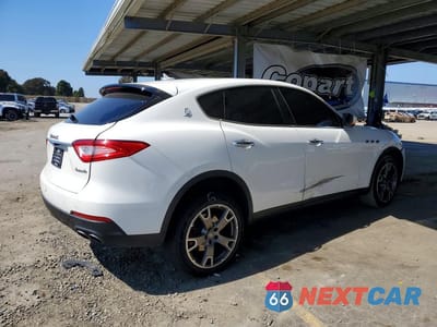 Trzecie zdjęcie samochodu z tyłu: 2018 MASERATI LEVANTE VIN:ZN661XUA7JX293681 - miniatura