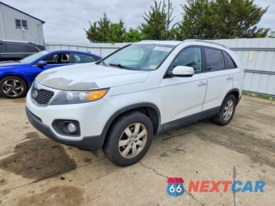 2013 KIA SORENTO LX 5XYKT3A6XDG394935 - główne zdjęcie licytacji z USA - miniatura