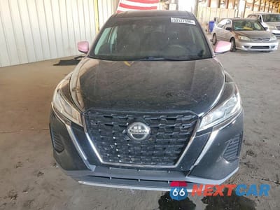 Piąte zdjęcie samochodu w środku: 2021 NISSAN KICKS S VIN:3N1CP5BVXML502556 - miniatura