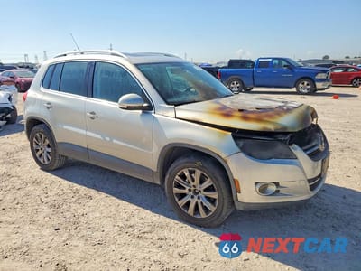 Czwarte zdjęcie samochodu z boku: 2009 VOLKSWAGEN TIGUAN S VIN:WVGAV75N39W526826 - miniatura
