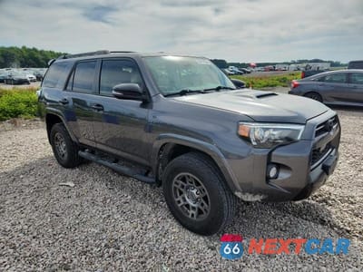 Czwarte zdjęcie samochodu z boku: 2020 TOYOTA 4RUNNER VENTURE EDITION VIN:JTEBU5JR1L5815060 - miniatura