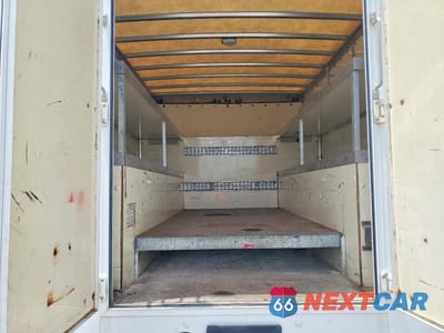 Zdjęcie 10 z 13 samochodu: 2010 FORD F350 SUPER DUTY BOX TRUCK VIN:1FDWF3GY5AEA16118 - miniatura
