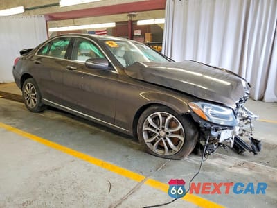Czwarte zdjęcie samochodu z boku: 2016 MERCEDES-BENZ C 300 4MATIC VIN:55SWF4KB1GU120513 - miniatura